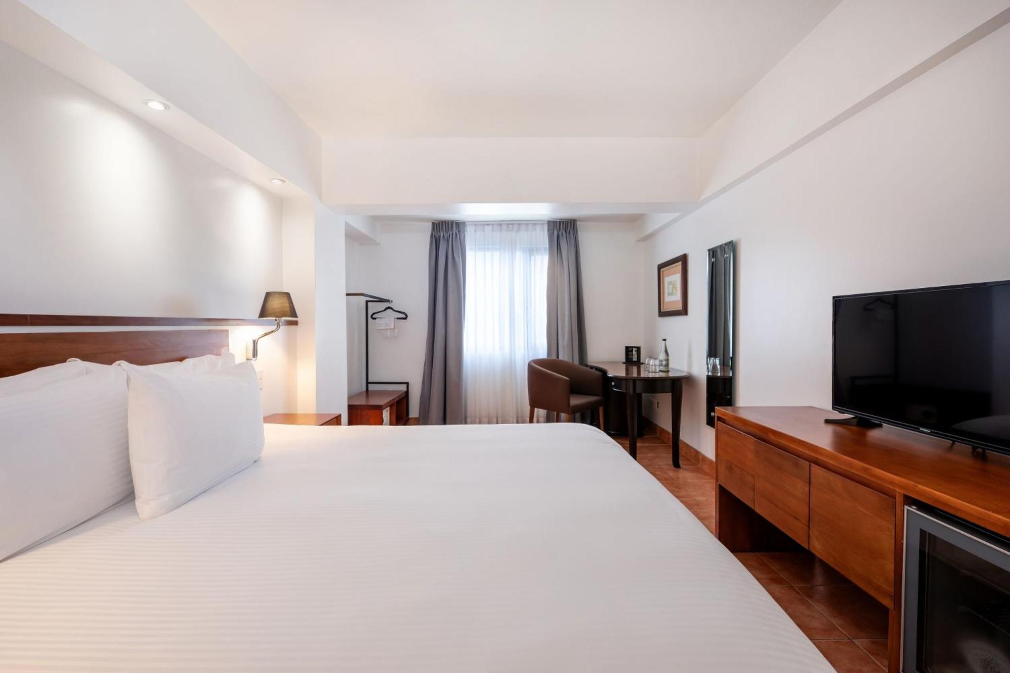 Hotel Presidente San Jose  Room photo