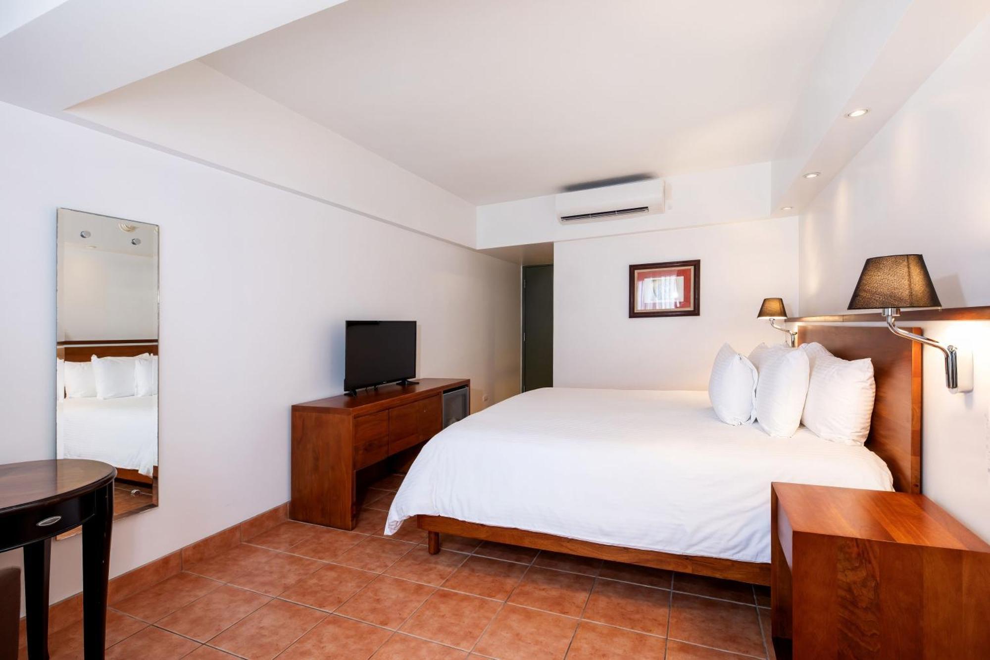 Hotel Presidente San Jose  Room photo
